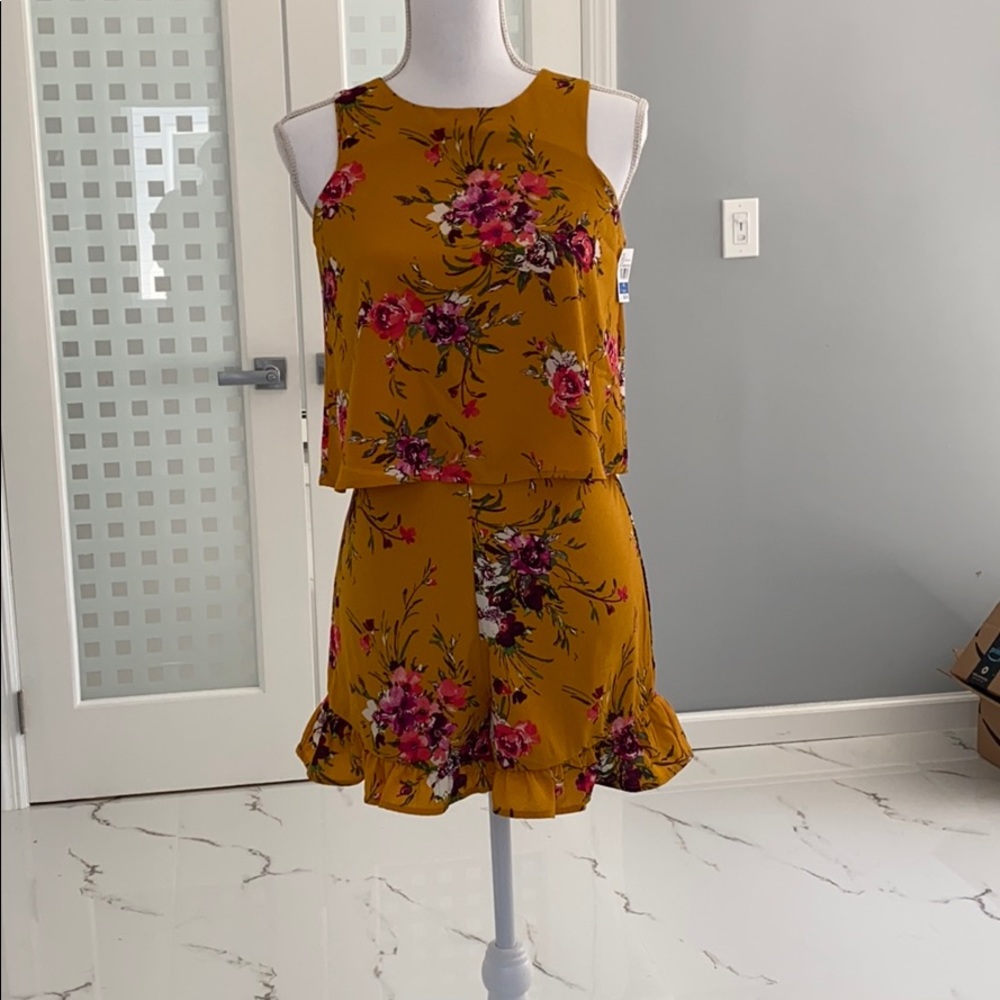 2/$30🌸Floral Crop top and high waist short Set 🌸